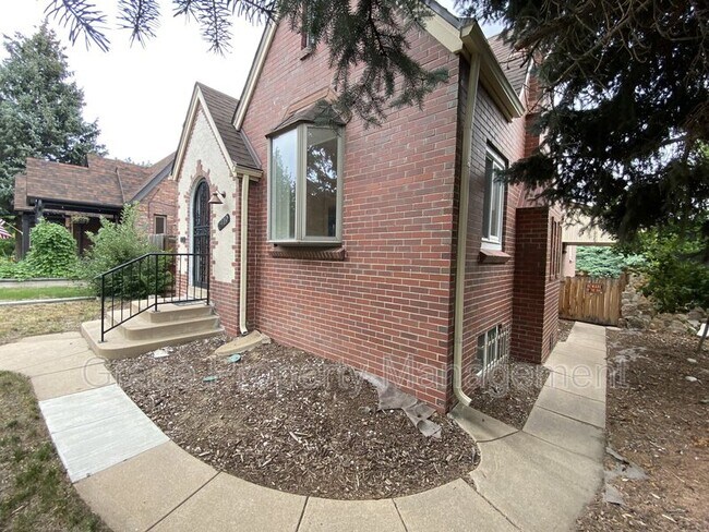 Building Photo - 1410 N Glencoe St