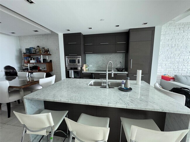 Building Photo - 900 Biscayne Blvd