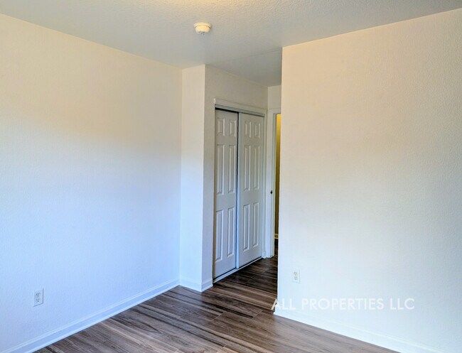 Building Photo - 1617 W 39th Ave