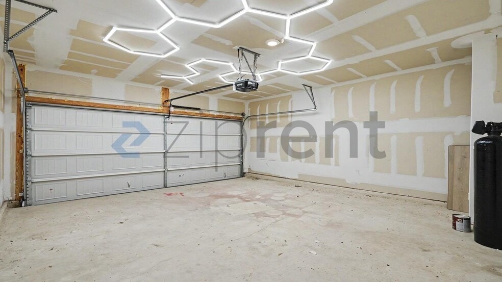 Building Photo - Unit