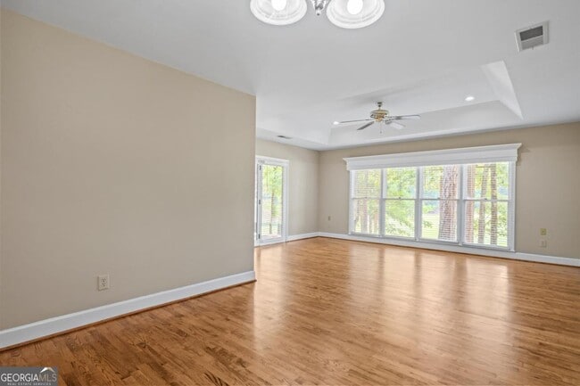 Building Photo - 1043B Clubhouse Ln