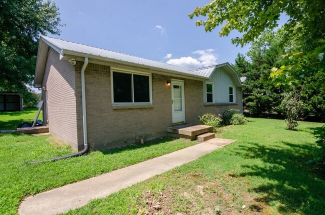 Building Photo - 7109 Hall Ln