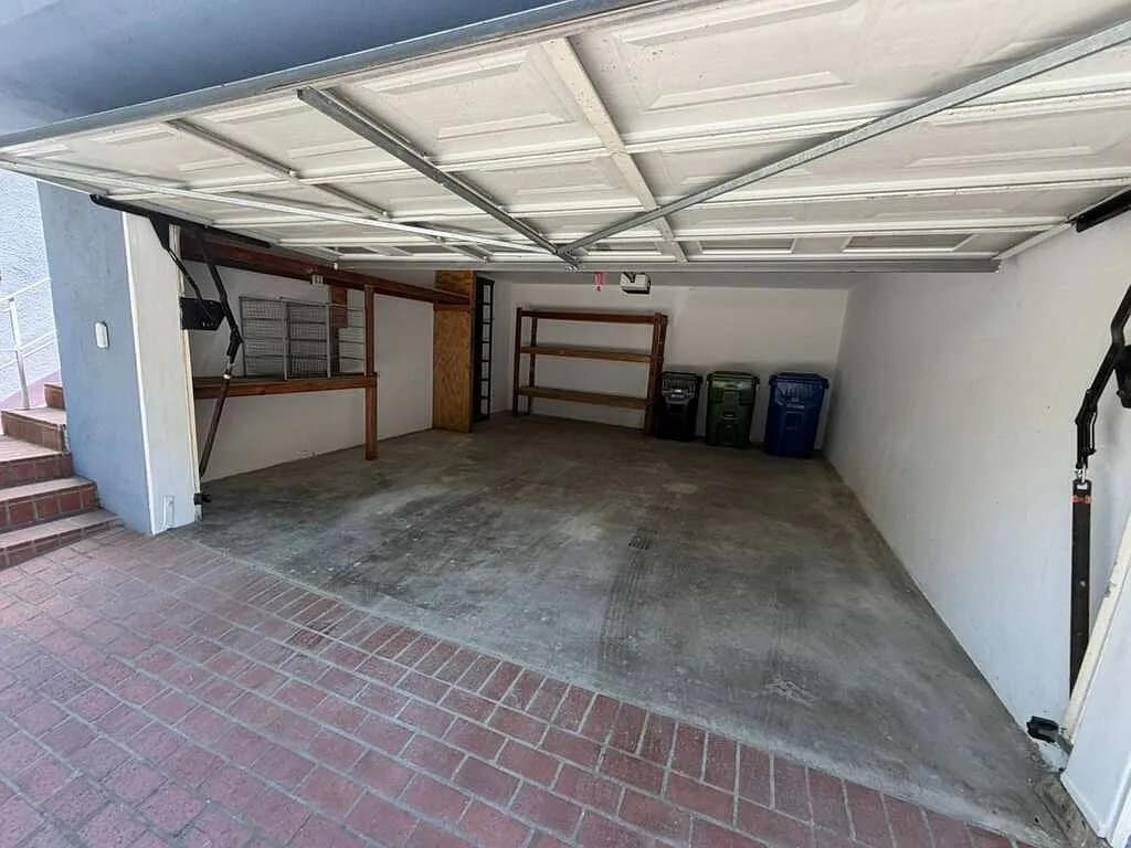 Building Photo - 8572 Wonderland Ave