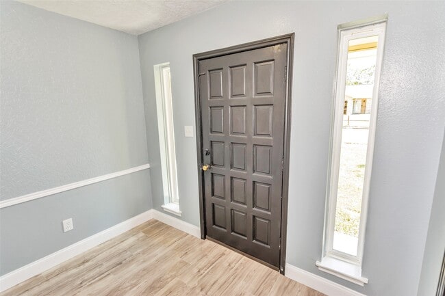 Building Photo - 16223 Brinkwood Dr