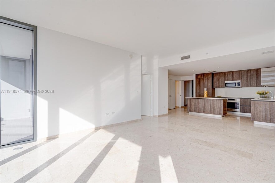 Building Photo - 88 SW 7th St