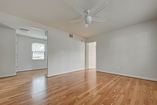 Building Photo - 218 E 14th St