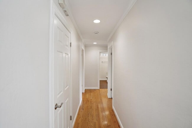 Building Photo - Spacious Home with Detached 1 bed 1 bath ADU in Los Altos!