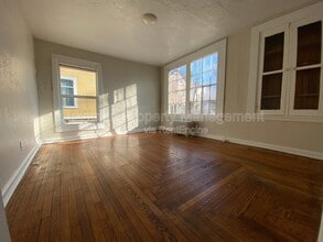 Building Photo - 417 Oak St
