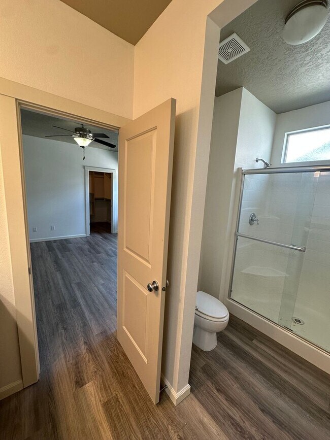Building Photo - 3 Bedroom 2 Bath Home, New Paint, New LVP ...