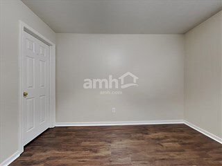 Building Photo - 2218 S Briarwood Dr