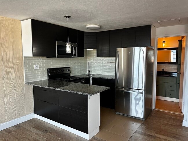 Building Photo - 340 Main St