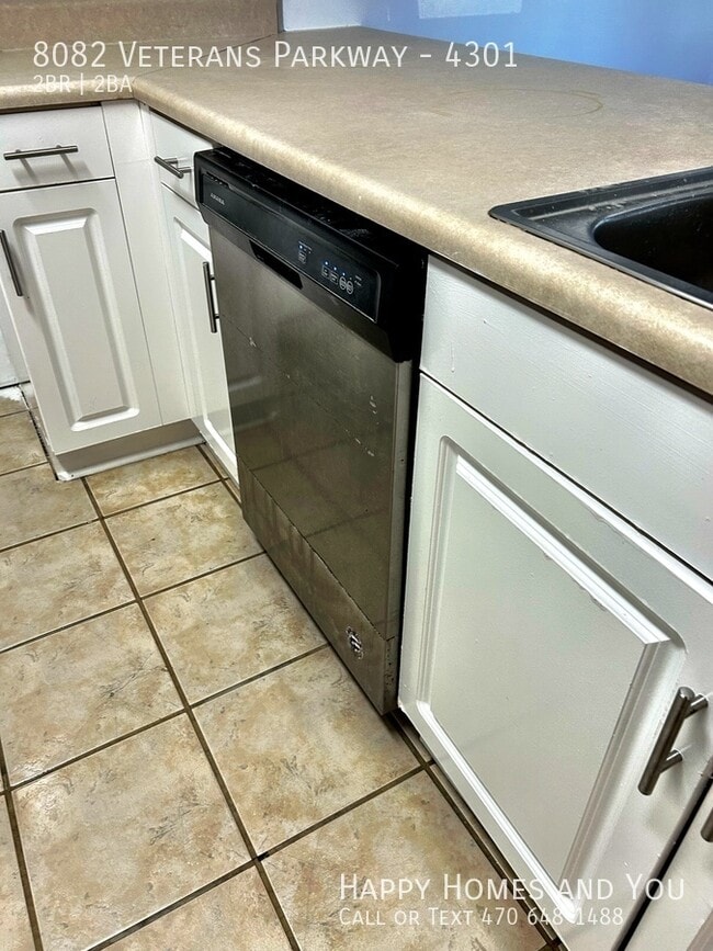 Building Photo - 8082 Veterans Pkwy