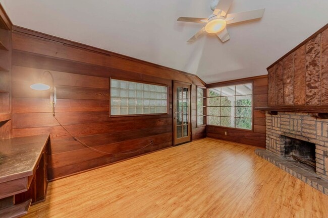 Building Photo - 2740 Burkshire Ave
