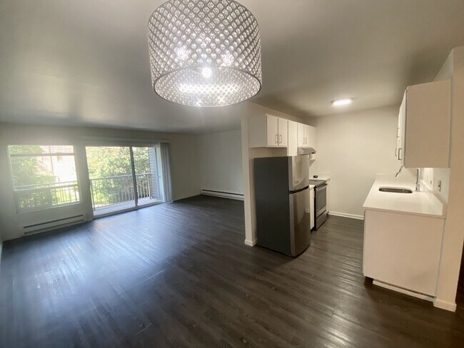 Interior Photo - Lakeview Place