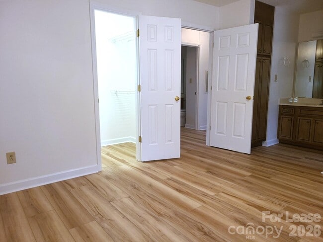 Building Photo - 2016 Oakdale Rd