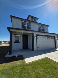 Building Photo - Stunning 3 Bedroom Home In Quincy!