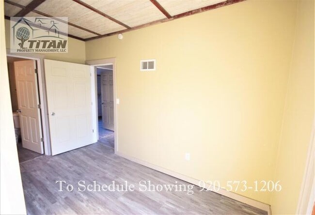 Building Photo - 2 Bedroom New London Town House