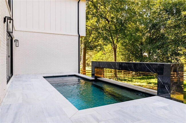 Building Photo - 312 Meadow Dr