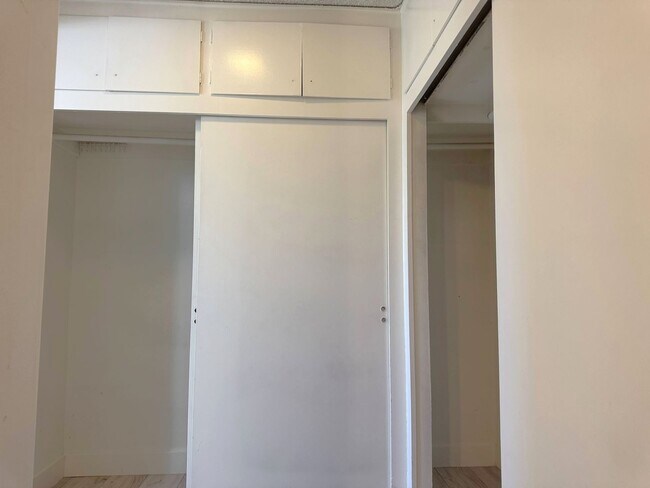 Building Photo - 623 N Rimhurst Ave