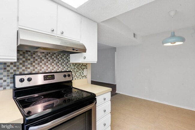 Building Photo - 9240 Caspian Way