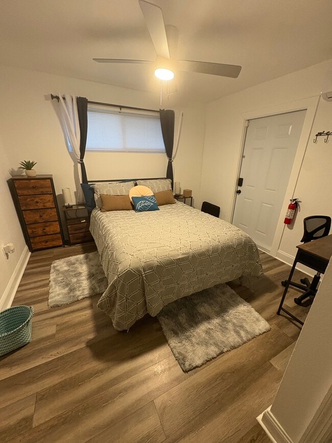 Building Photo - 191 NW 17th Ct