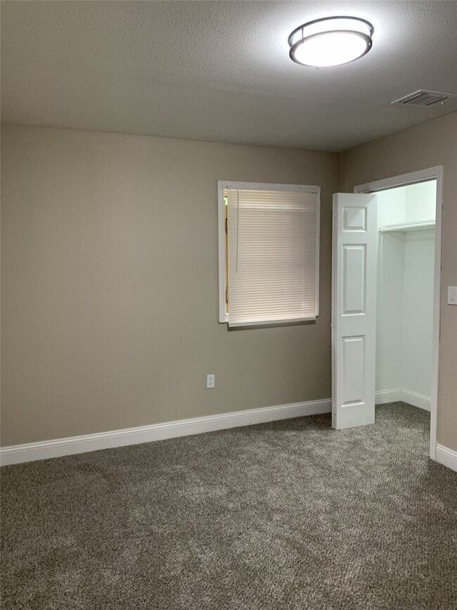 Building Photo - 14002 Rosecrest Dr