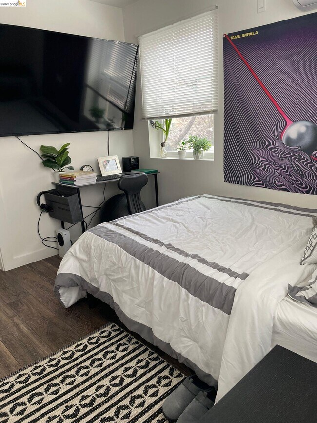 Building Photo - 2624 Regent St