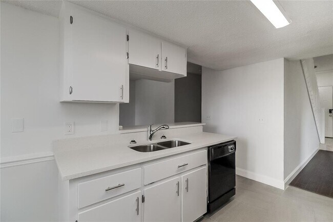 Building Photo - 1600 Taylorwood Dr