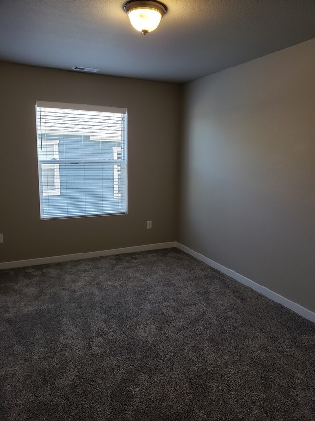 Building Photo - 4691 Pleasant Port View