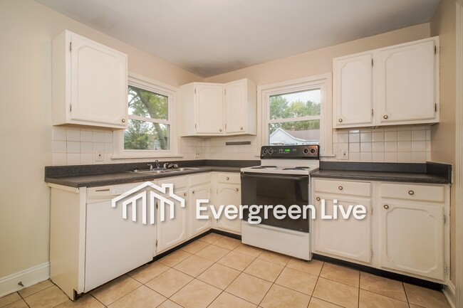 Building Photo - 1144 Chelsea Ave