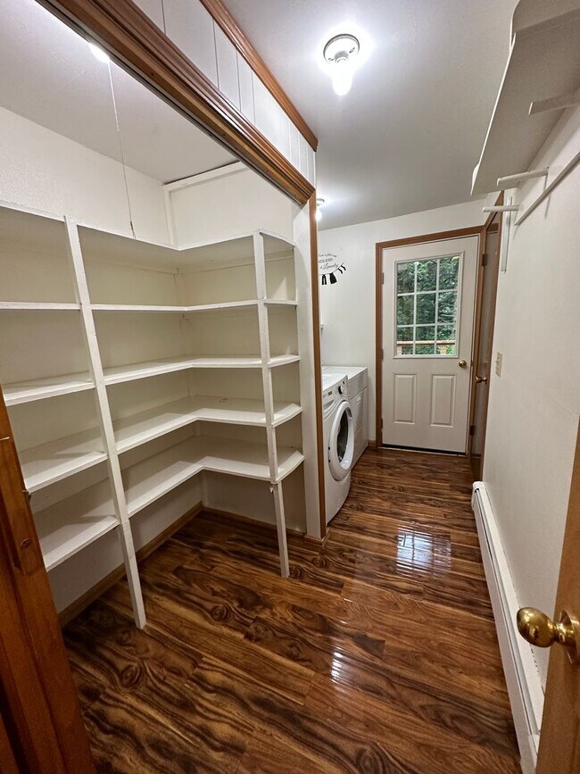 Building Photo - 2164 Island Cir