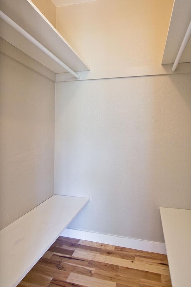 Building Photo - Bright 4BR Home Near CU Boulder + HOP Line