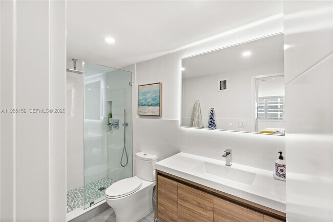 Building Photo - 5825 Collins Ave