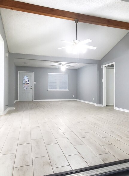 Building Photo - 8620 Chateau Cir