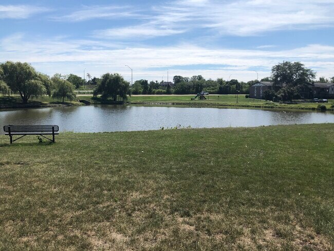 Building Photo - 9s120 Lake Dr