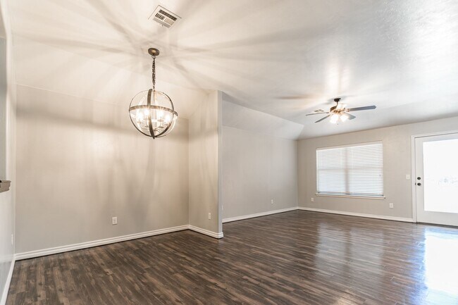 Building Photo - Lakeside Retreat - Newly Remodeled 3-Bedro...