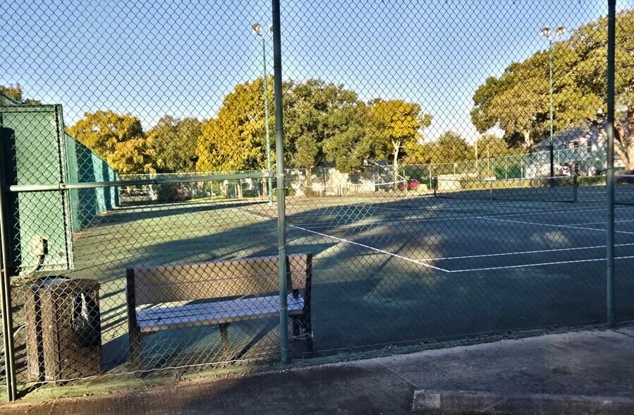 Tennis Courts - 5347 Emerald Isle Dr