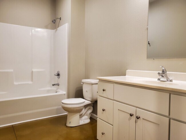 Building Photo - 3 bed 1 bath apartment in Jackson, MO