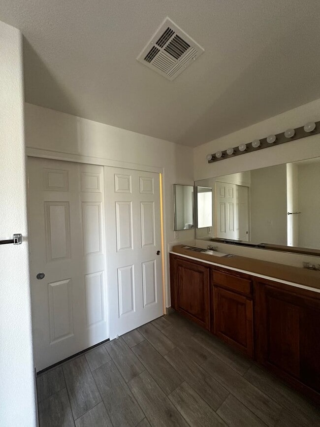 Building Photo - 3 Bedroom Home in the SW!