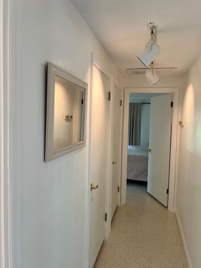 Building Photo - 2 Bedroom 2 Bath Single Family Home