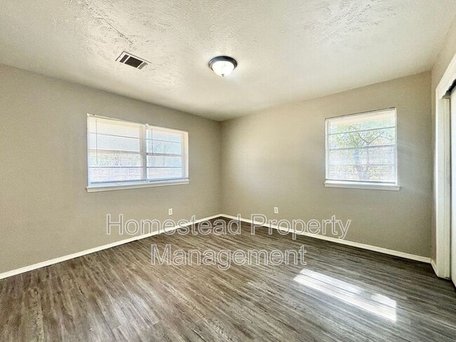 Building Photo - 10200 N Military Ave