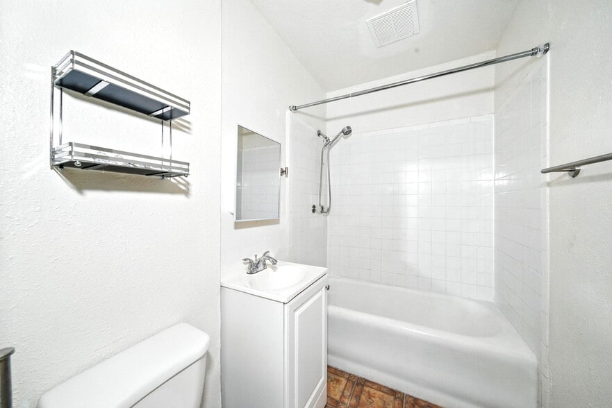 Building Photo - 3305 W 27th St