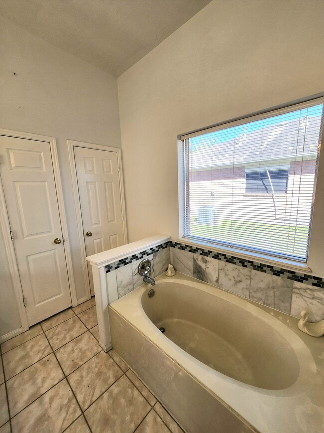 Building Photo - 14335 Berrington Dr