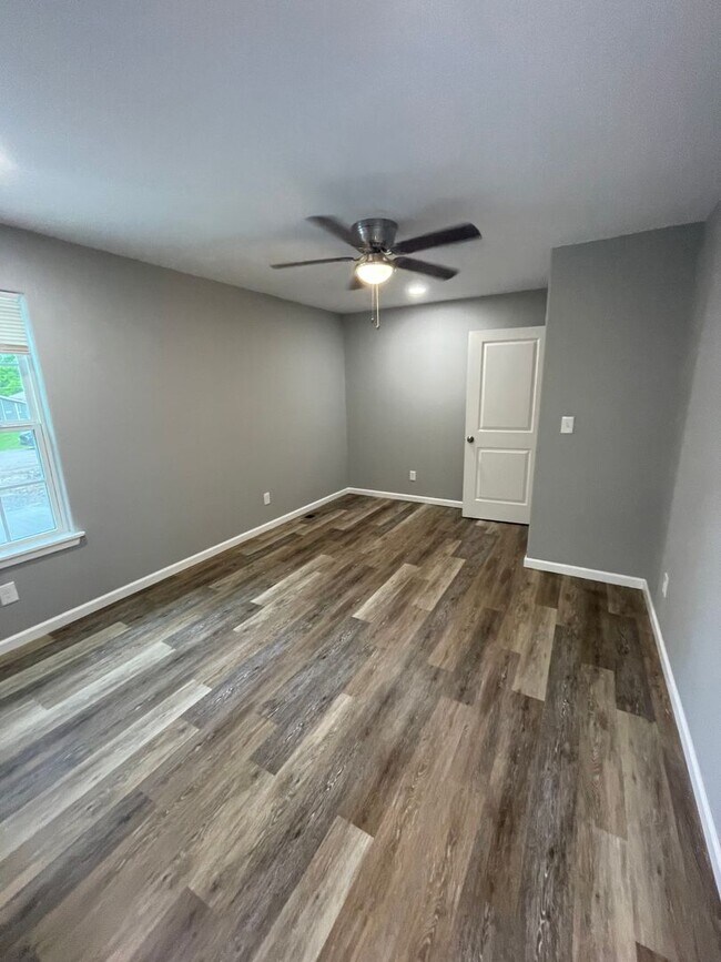 Building Photo - 1005 E Monroe St