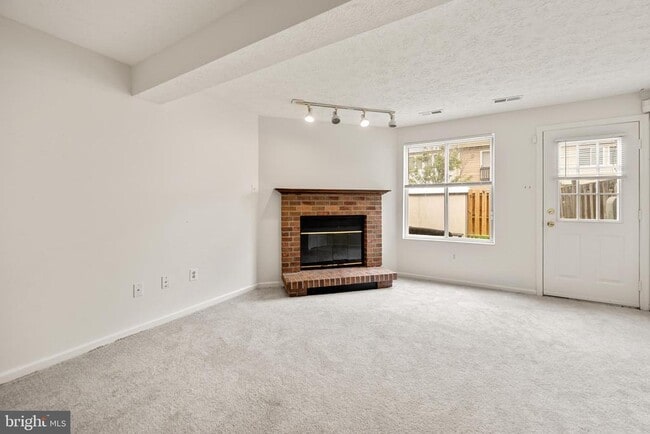 Building Photo - 8550 Blue Rock Ln