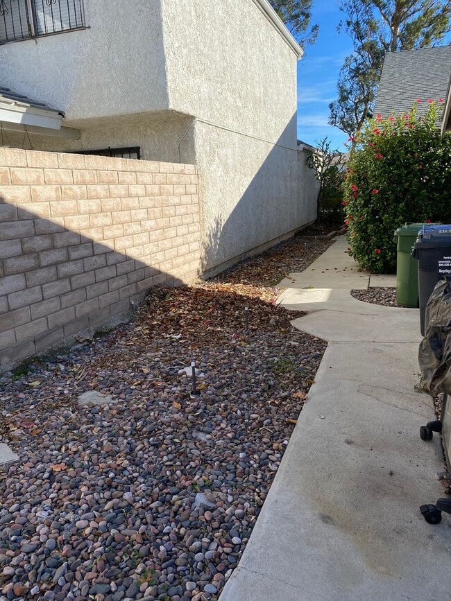 Building Photo - Single story 3 bed, 2 bath home with yard