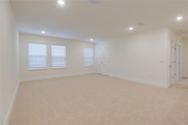 Building Photo - 5212 SW 40th Cir