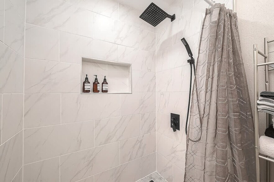 Building Photo - 1352 Dorothy St