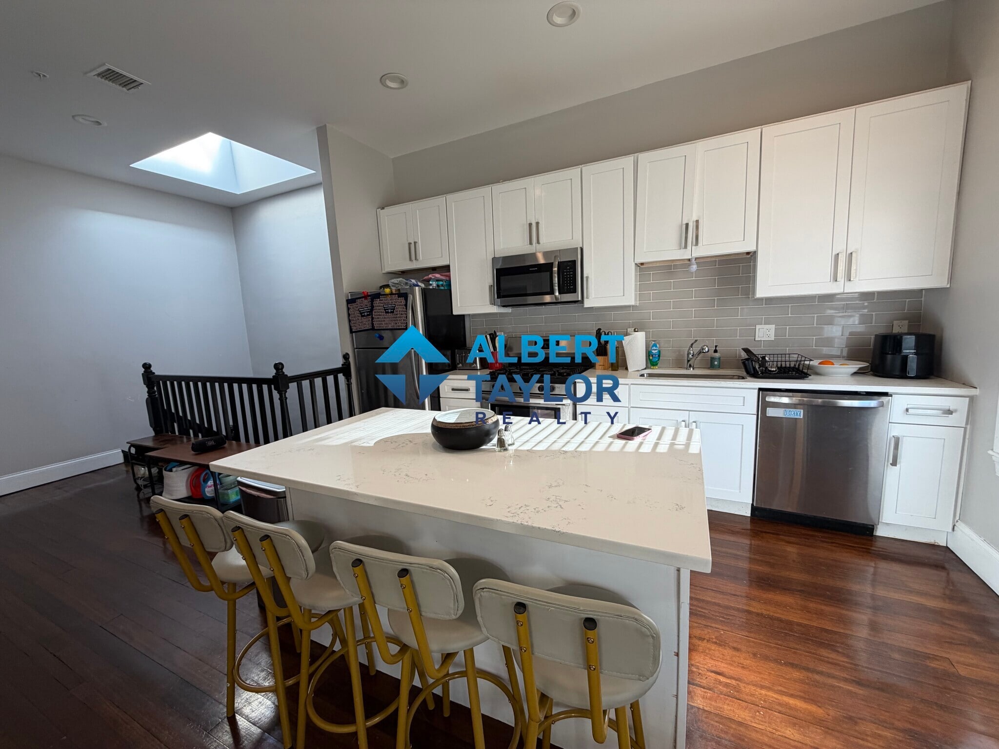 Building Photo - 92 Calumet St