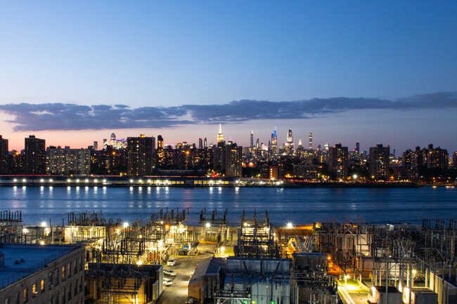 Building Photo - 37 Bridge St